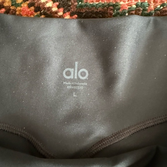 ALO Yoga Women's Sleek Black Bike Shorts - Picture 3 of 4